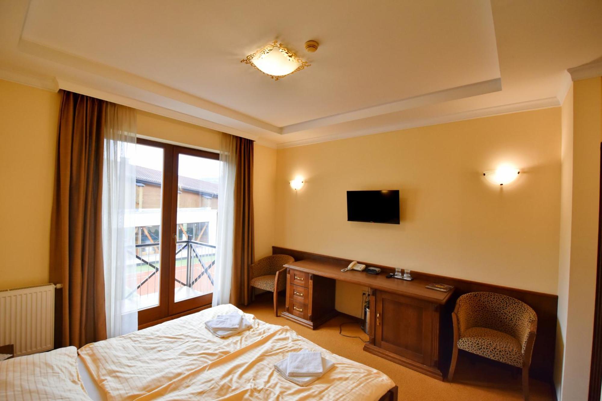 Country Saloon Bela Hotel Exterior photo
