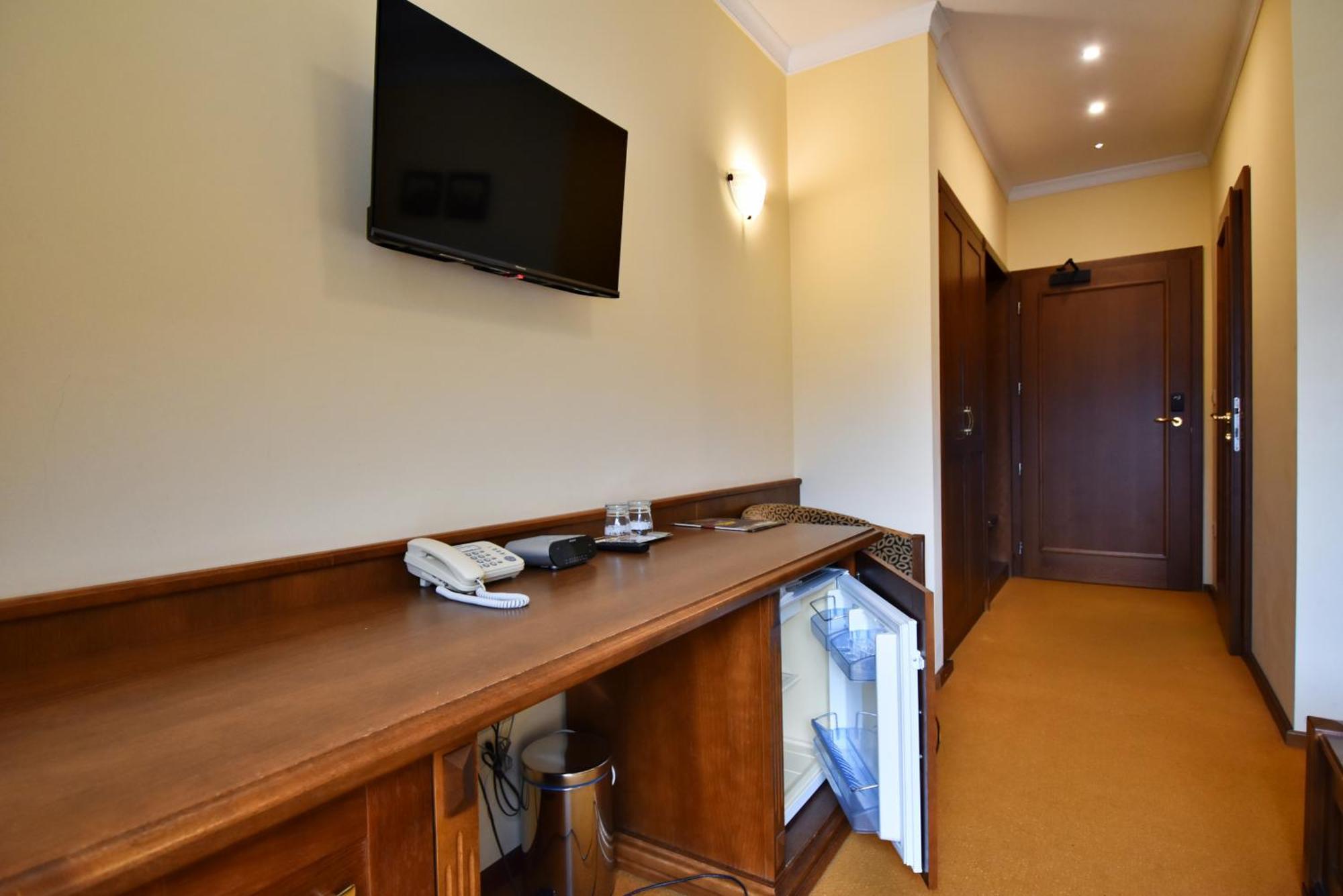 Country Saloon Bela Hotel Room photo