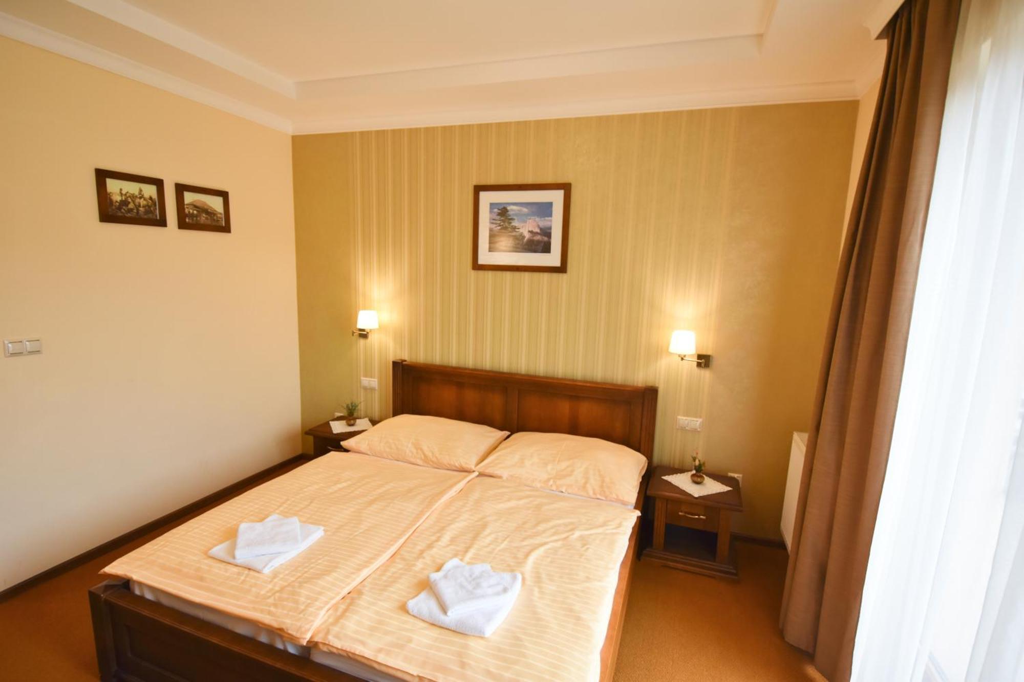 Country Saloon Bela Hotel Room photo
