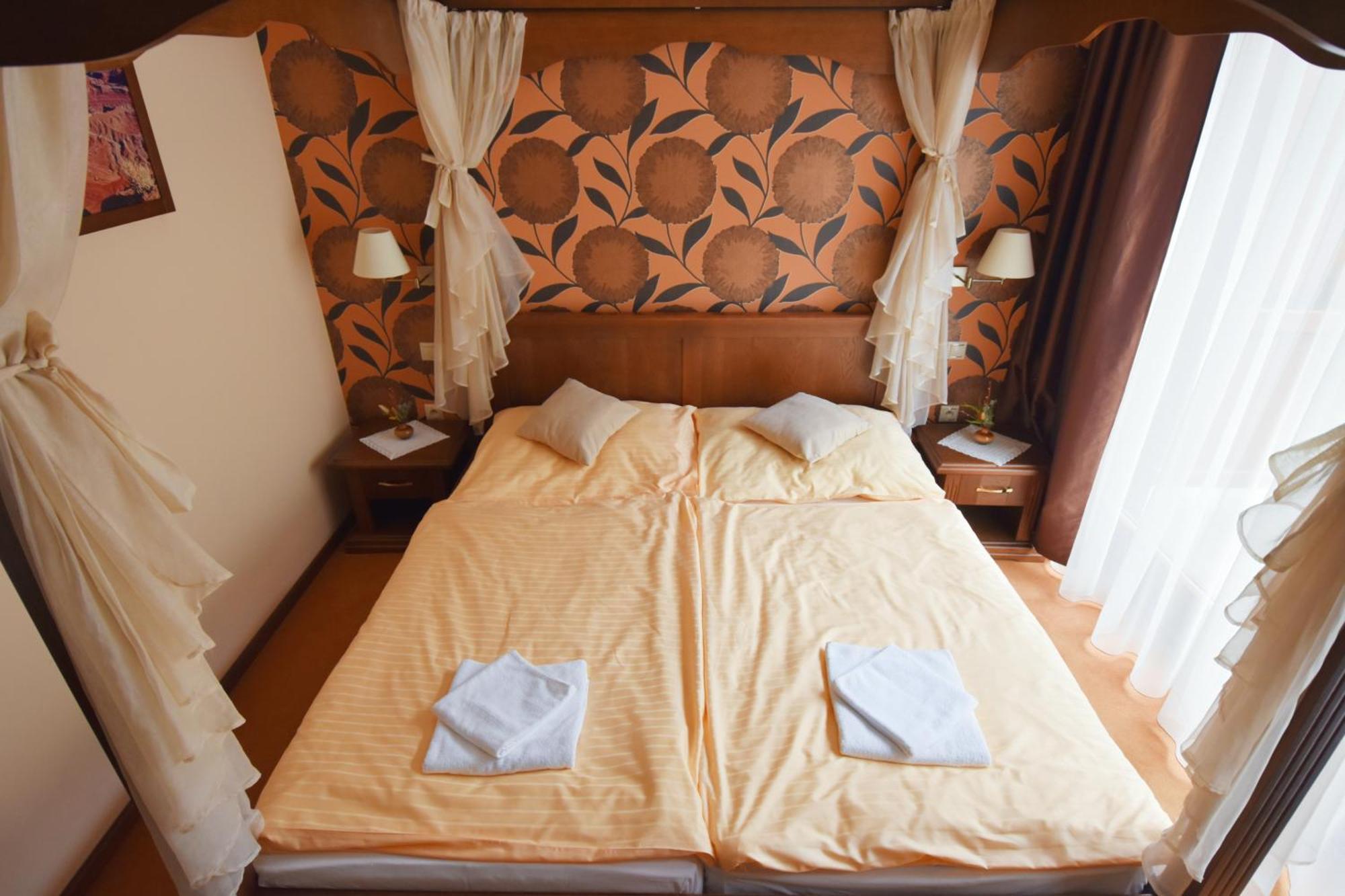 Country Saloon Bela Hotel Room photo