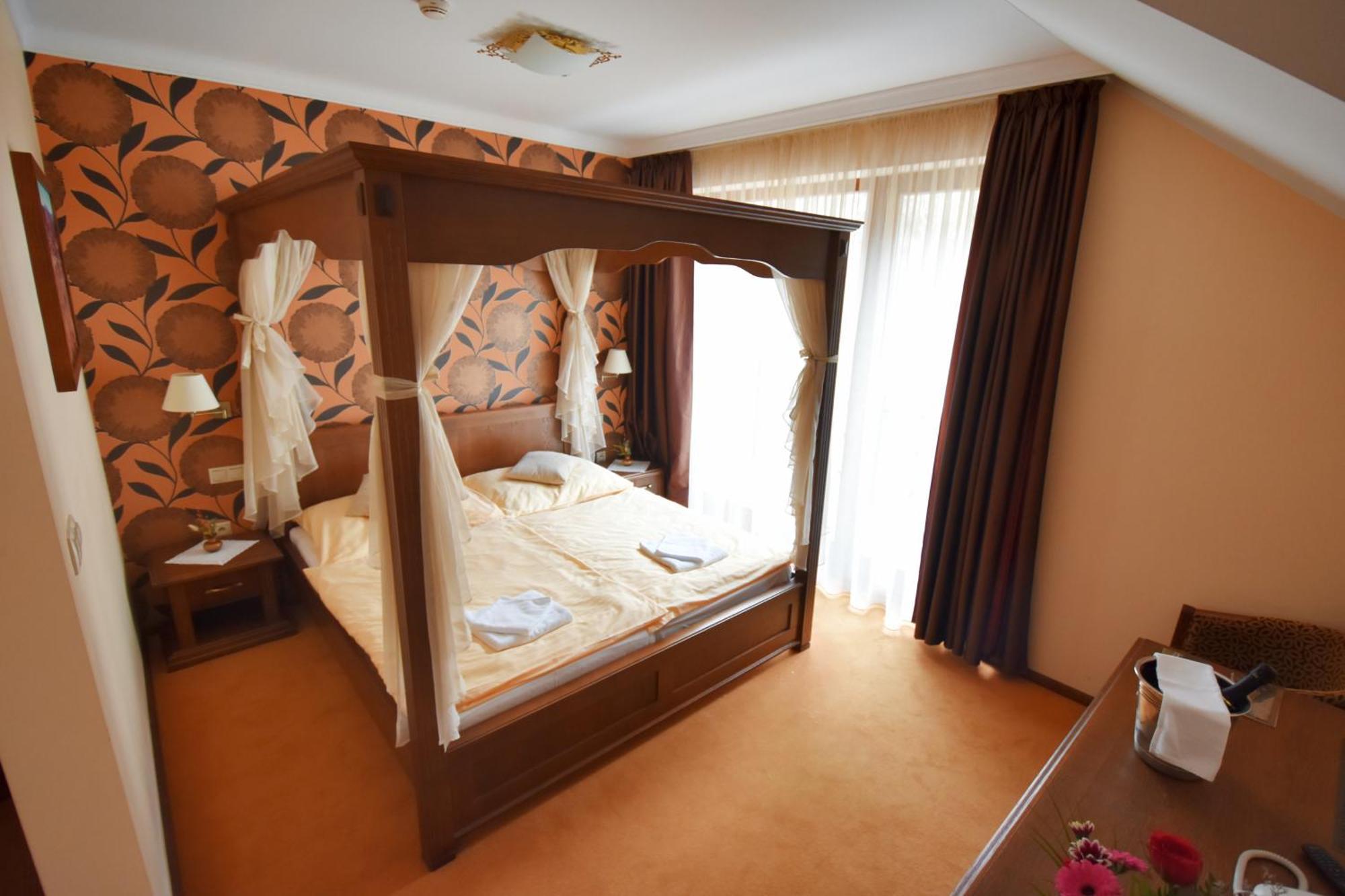 Country Saloon Bela Hotel Room photo