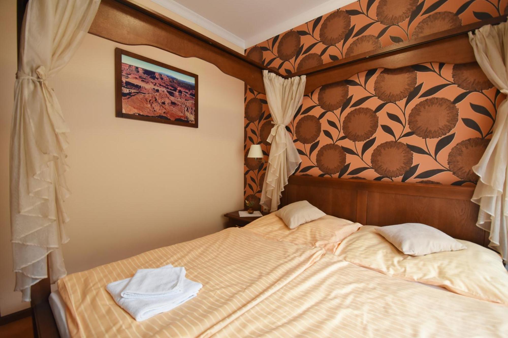 Country Saloon Bela Hotel Room photo
