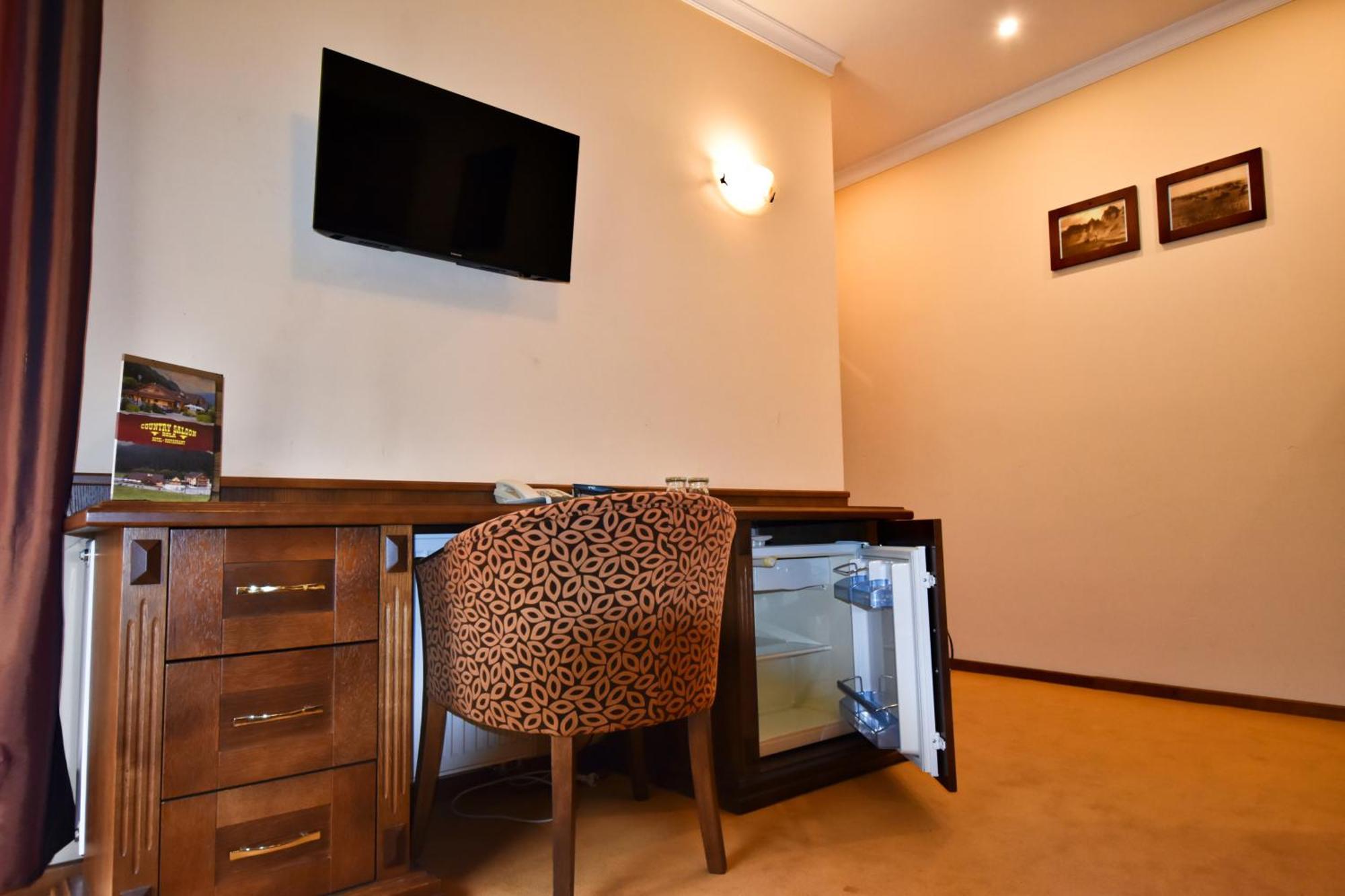 Country Saloon Bela Hotel Room photo