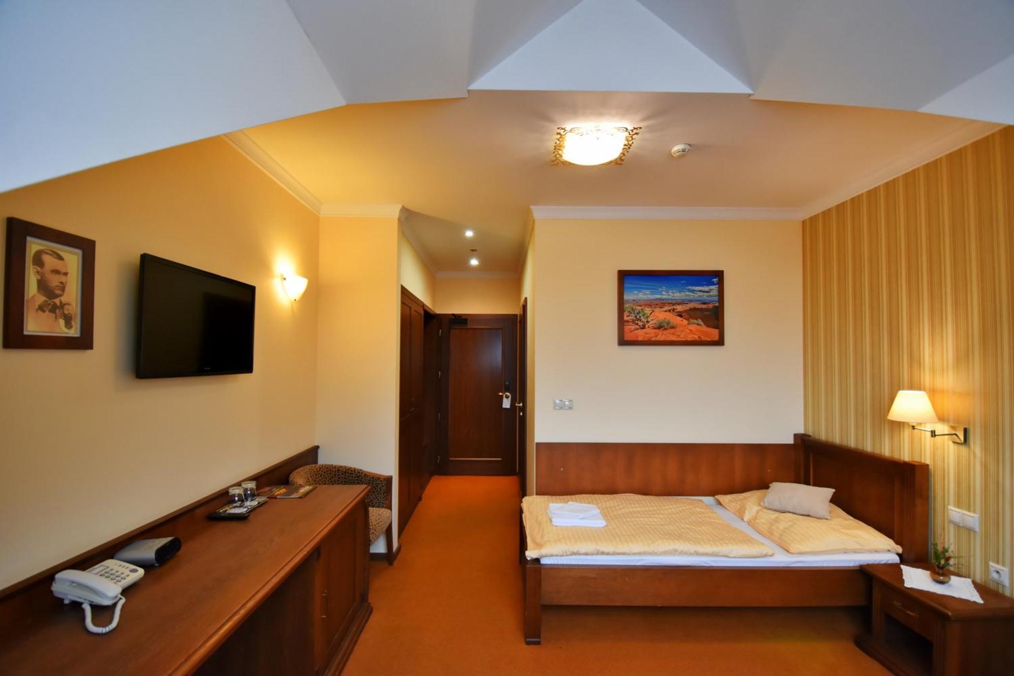 Country Saloon Bela Hotel Room photo