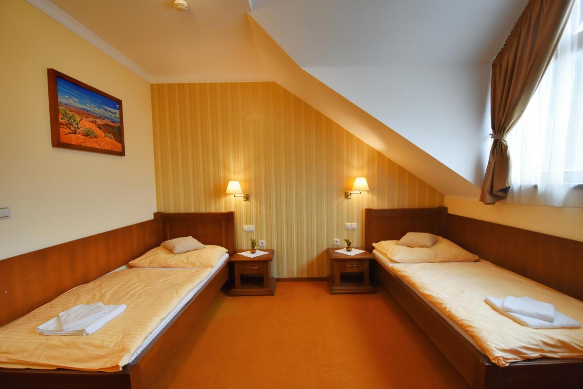 Country Saloon Bela Hotel Room photo