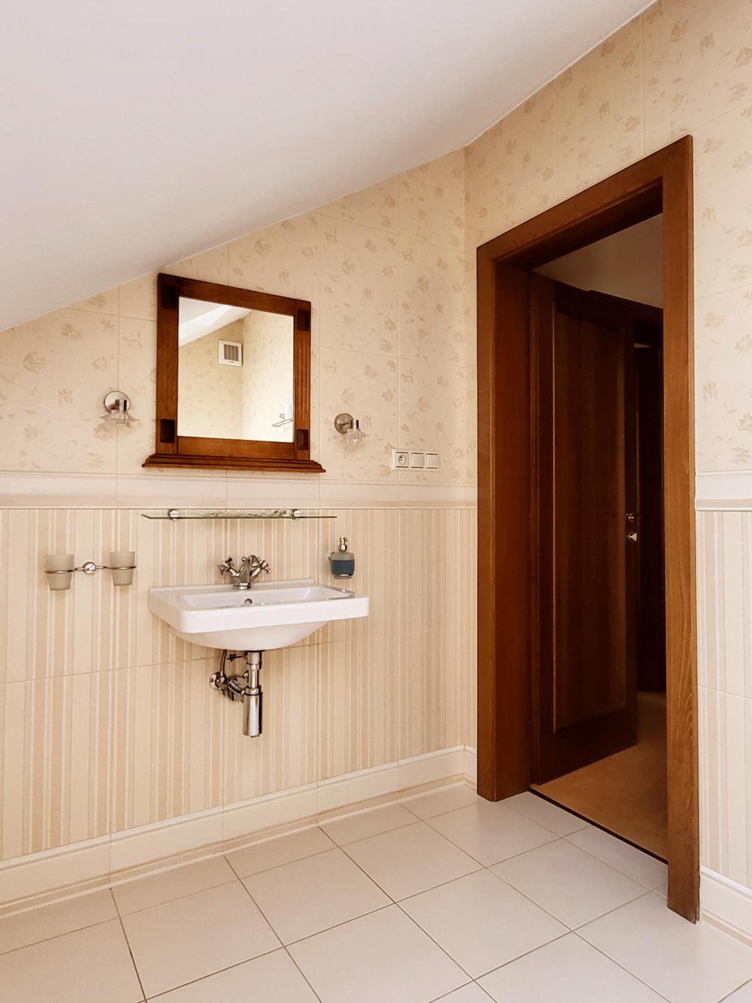 Country Saloon Bela Hotel Room photo