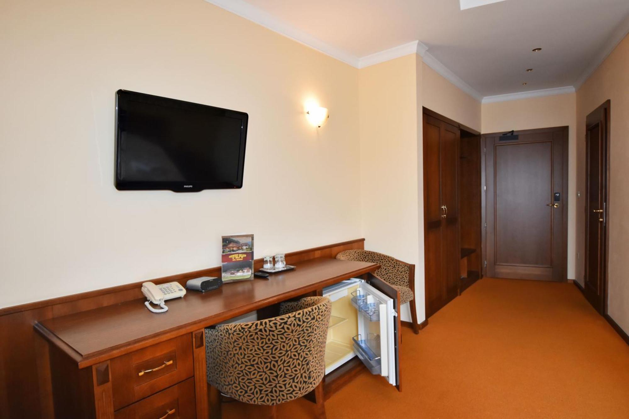 Country Saloon Bela Hotel Room photo