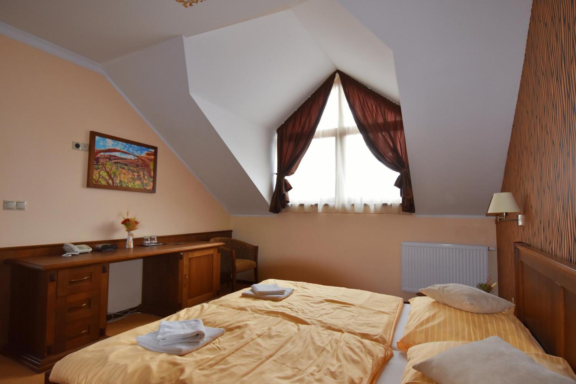 Country Saloon Bela Hotel Room photo