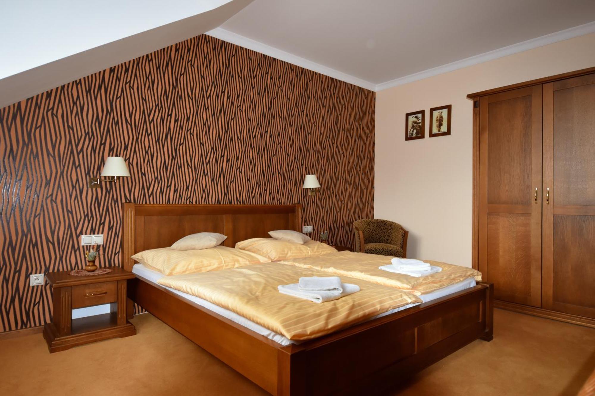Country Saloon Bela Hotel Room photo