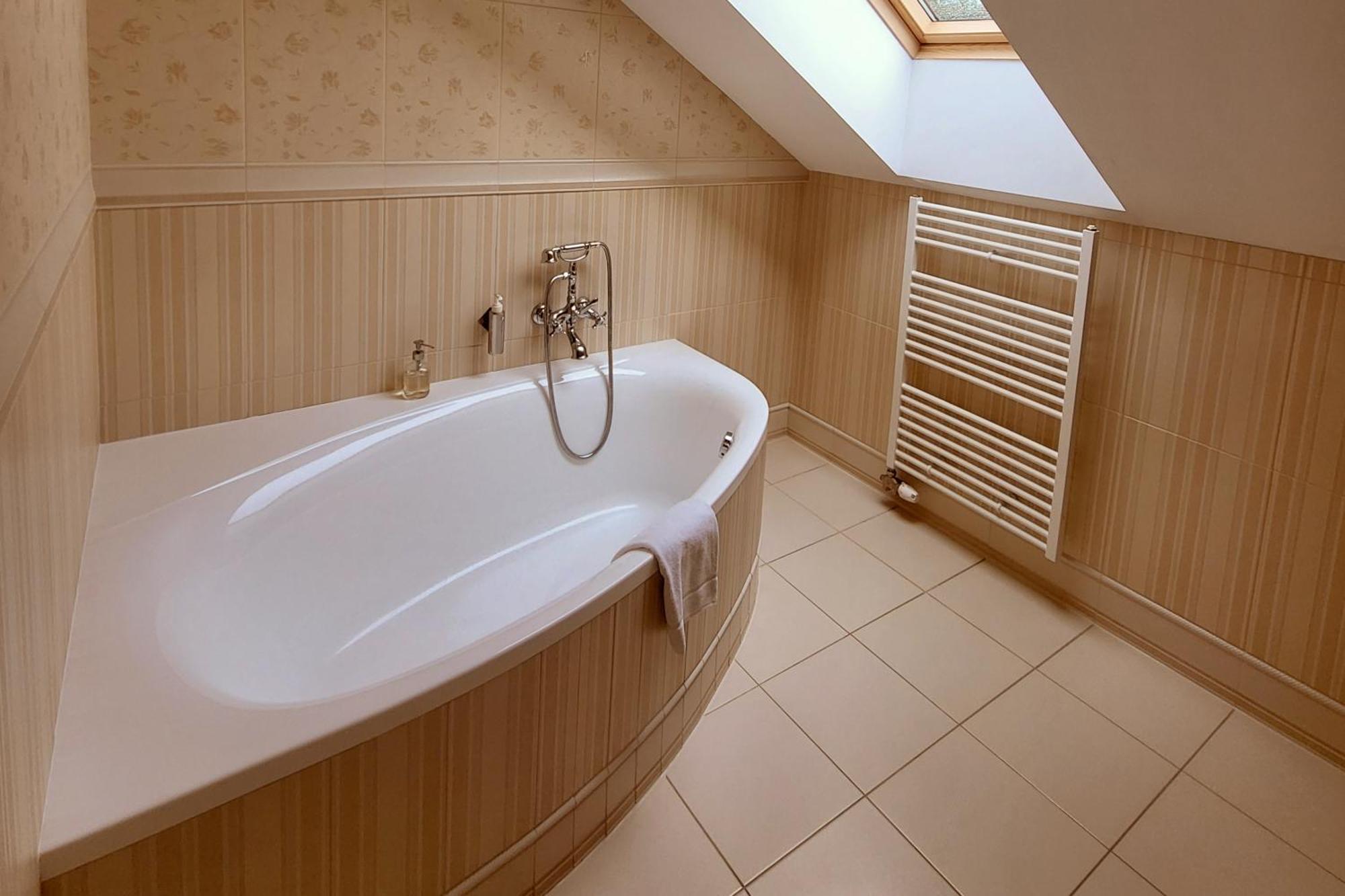 Country Saloon Bela Hotel Room photo