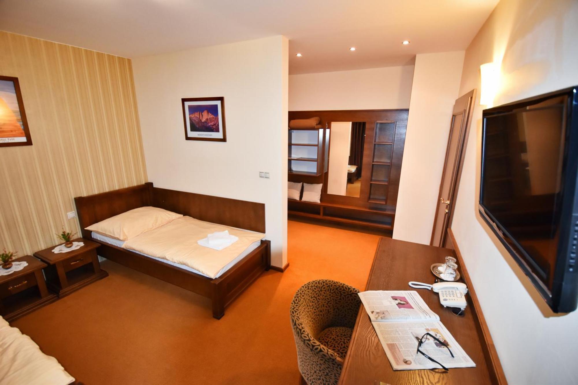 Country Saloon Bela Hotel Room photo