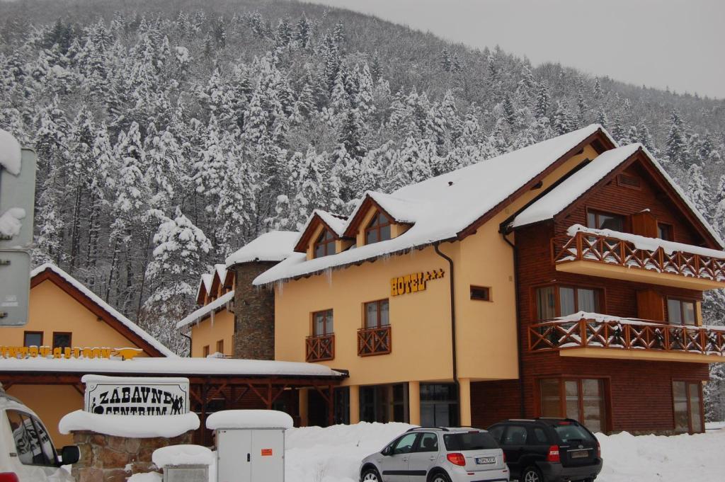 Country Saloon Bela Hotel Exterior photo
